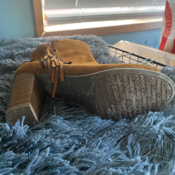 Breckelle’s Sabrina open toe booty with Fringe - Size 8 1/2 - Picture 3 of 3